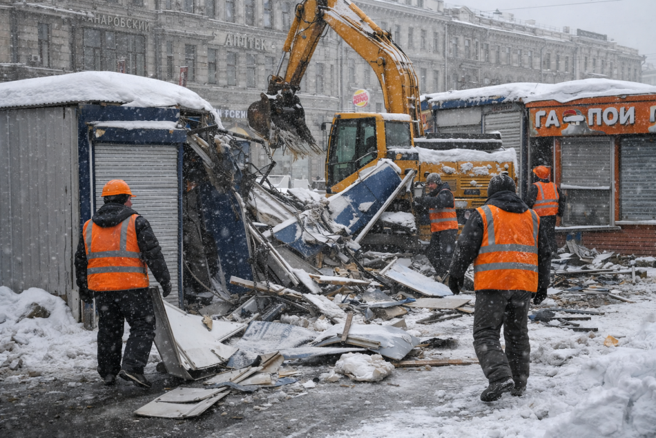 На Выборгском шоссе демонтируют незаконный мотосервис в охранной зоне